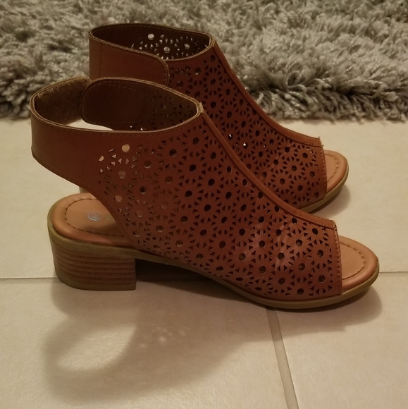 Girls sandals - Picture 1 of 2